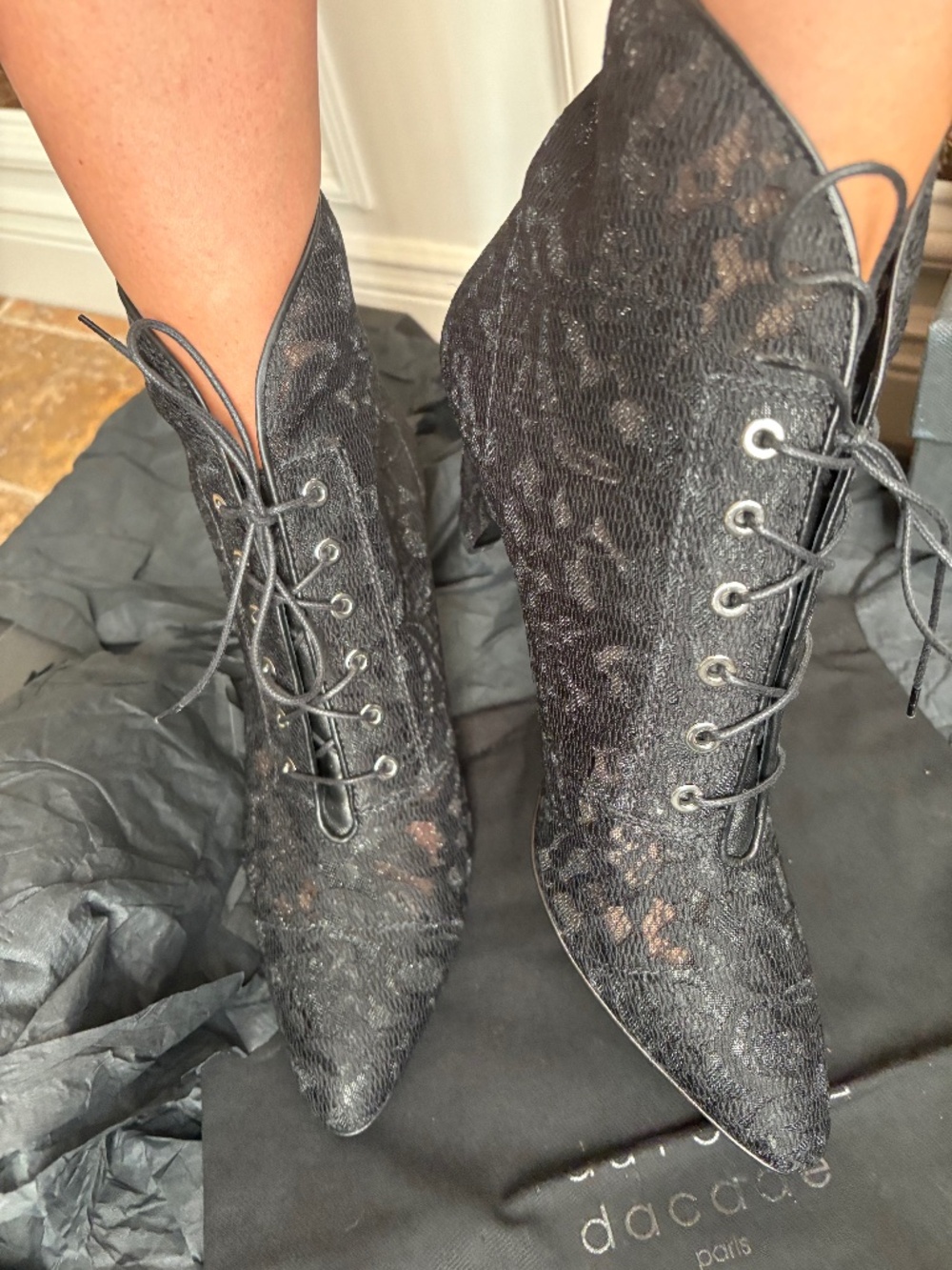 🔥Gorgeous black lace mesh  leather boots 🔥🩶